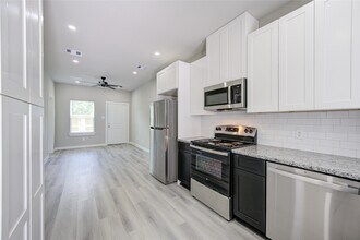 8155 Tate St in Houston, TX - Building Photo - Building Photo