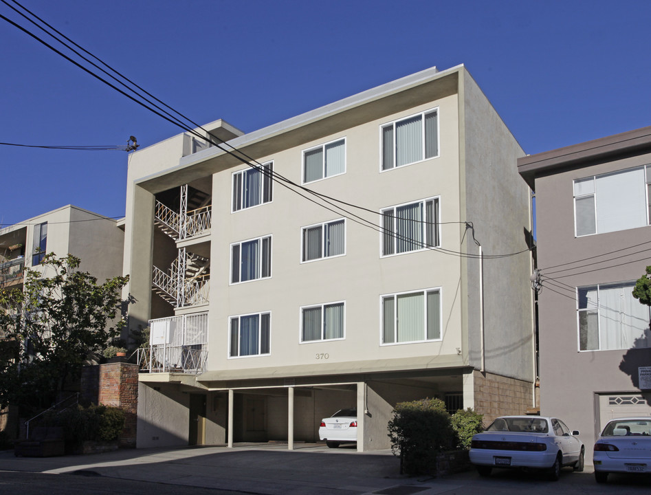 370 Staten Ave in Oakland, CA - Foto de edificio