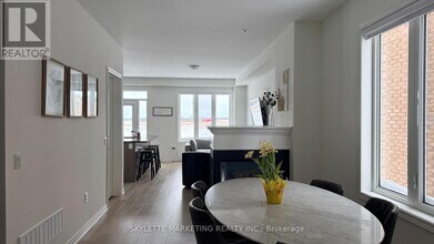 83 Picardy Dr in Hamilton, ON - Building Photo - Building Photo