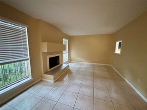 8712 Wilcrest Dr in Houston, TX - Building Photo - Building Photo