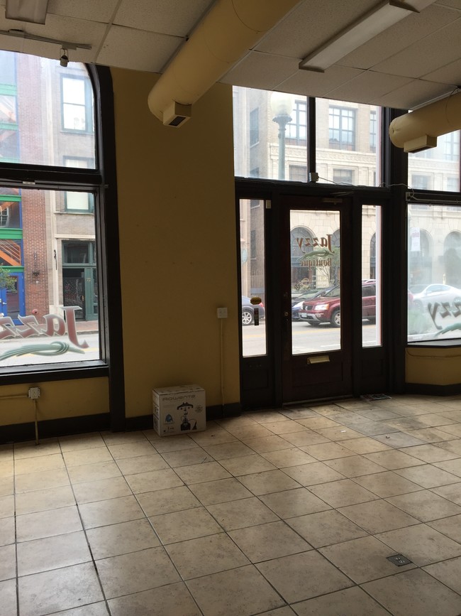 66 S Front St in Memphis, TN - Building Photo - Building Photo