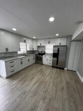 141 W 6th St in Hialeah, FL - Building Photo - Building Photo