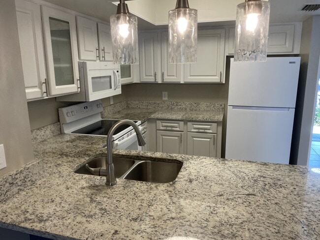 Bridgewater Pointe Apartments