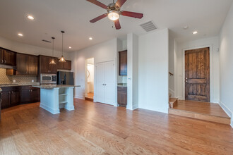 8110 Ranch Rd 2222 in Austin, TX - Building Photo - Building Photo