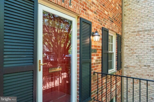 property at 3217 Sutton Pl NW
