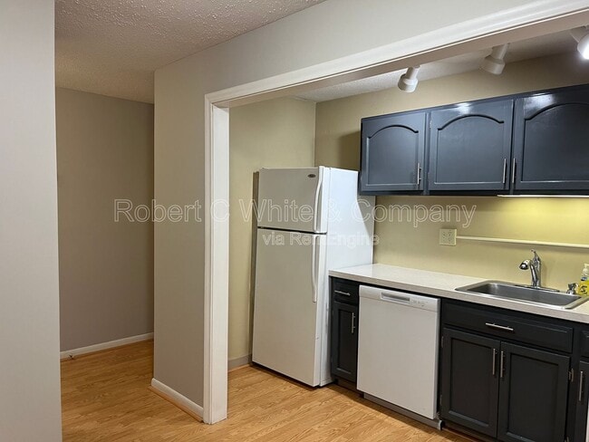 property at 7 F Country Squire Dr