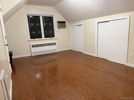 70-19 164th St in Queens, NY - Building Photo