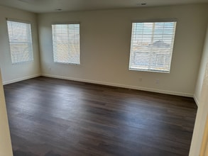 6054 Holstein Dr in Windsor, CO - Foto de edificio - Building Photo