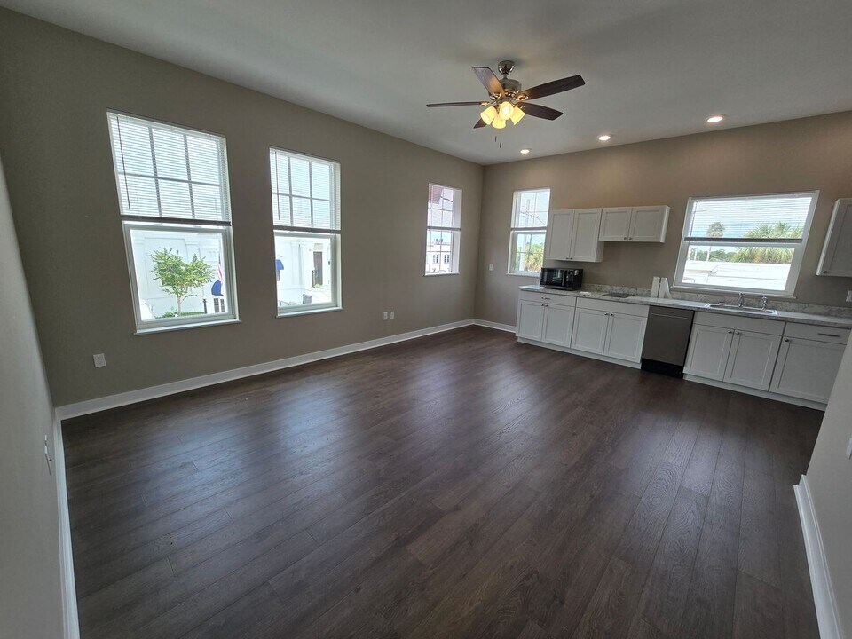 201 E Orange Ave-Unit -22 in Eustis, FL - Building Photo