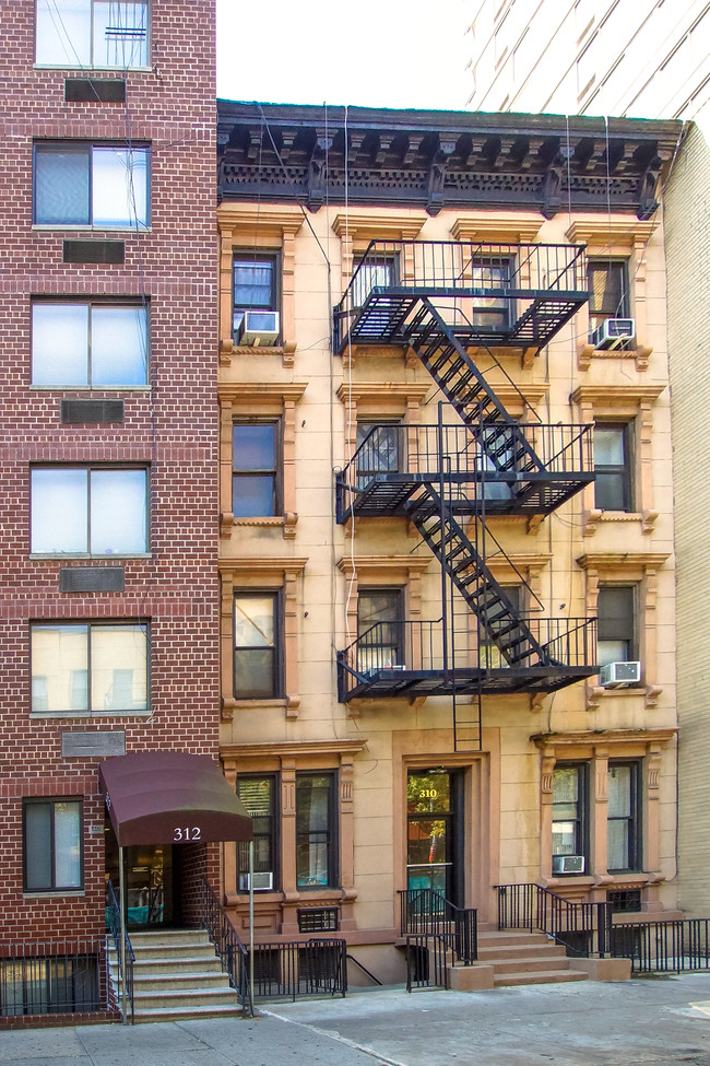 310 E 85th St in New York, NY - Foto de edificio - Building Photo