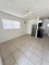 241 SE Park St in Dania Beach, FL - Building Photo - Building Photo