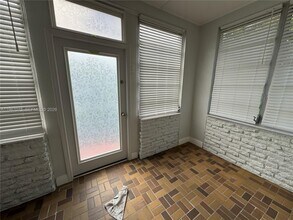 51 Montilla Ave in Coral Gables, FL - Building Photo - Building Photo