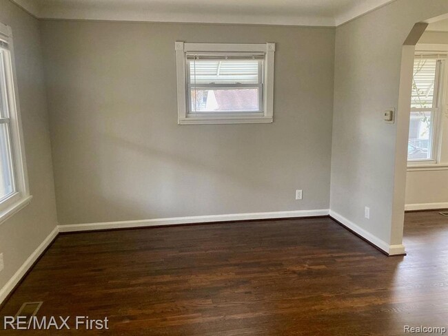26131 Wolverine St, Unit a203 in Madison Heights, MI - Building Photo - Building Photo