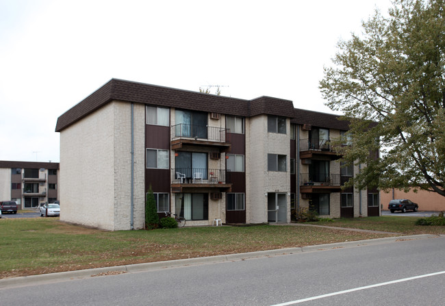 Fern Court Apartments in Big Lake, MN - Building Photo - Building Photo