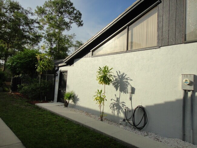 1187 Periwinkle Pl in Wellington, FL - Building Photo - Building Photo