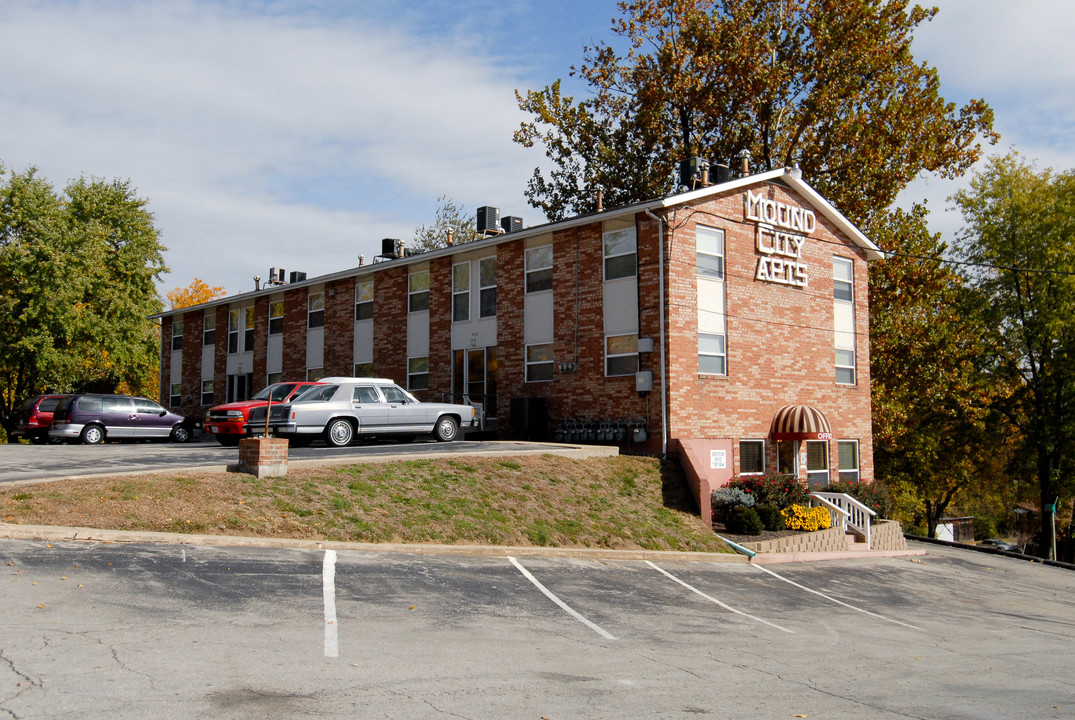 Mound City Apartments in Riverside, MO - Building Photo