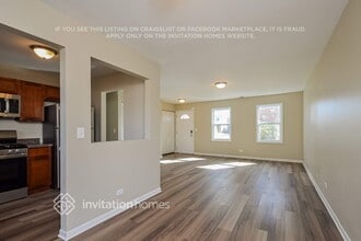 880 Edenwood Dr in Roselle, IL - Building Photo - Building Photo