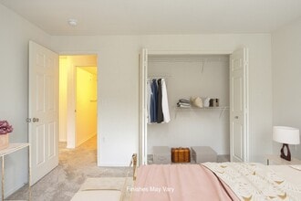 Westlake Apartments in Belleville, MI - Foto de edificio - Building Photo