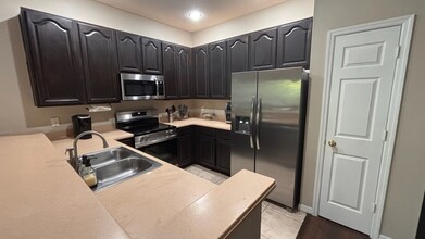 831 Pine Pointe Ln in Orlando, FL - Building Photo - Building Photo