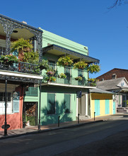 817 Burgundy St in New Orleans, LA - Foto de edificio - Building Photo