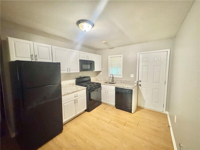6321 Raymond Terrace in Union City, GA - Building Photo - Building Photo