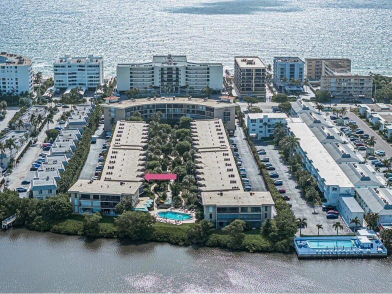 3605 S Ocean Blvd, Unit 312 in South Palm Beach, FL - Building Photo