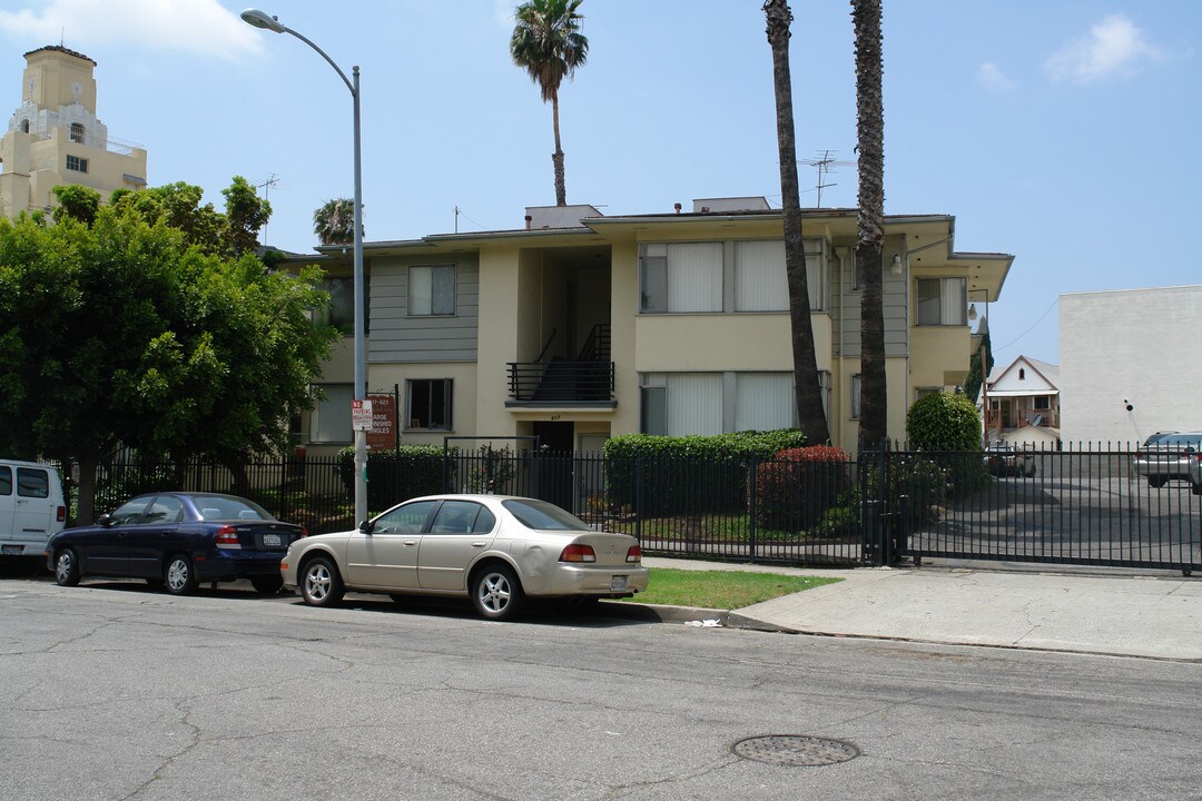 817 S Serrano Ave in Los Angeles, CA - Building Photo