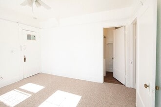 Windsor Apartments in San Diego, CA - Building Photo - Interior Photo