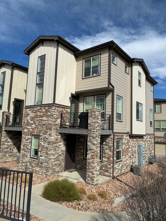 property at 1592 Castle Creek Cir