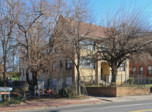 657 NE Boulevard in Atlanta, GA - Foto de edificio - Building Photo