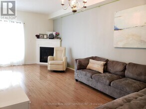 43 Crimson Forest Dr in Vaughan, ON - Building Photo - Building Photo