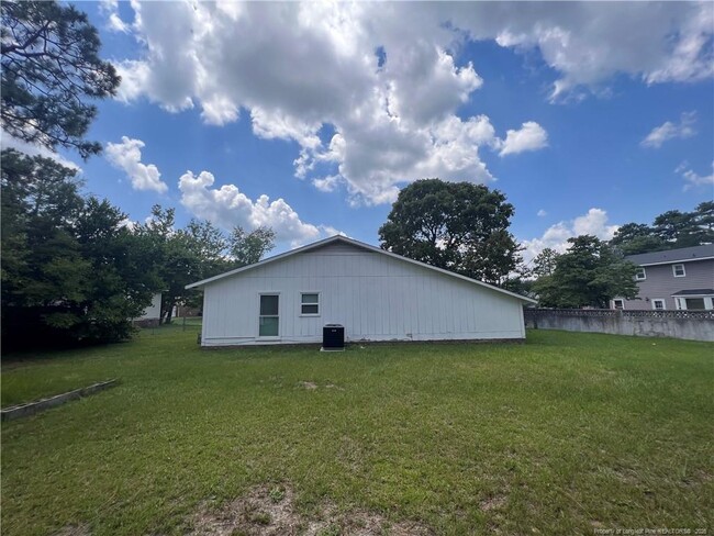 2105 Hollyridge Pl in Fayetteville, NC - Building Photo - Building Photo