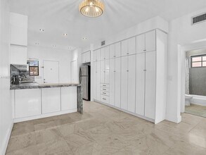 1045 Lenox Ave in Miami Beach, FL - Building Photo - Building Photo