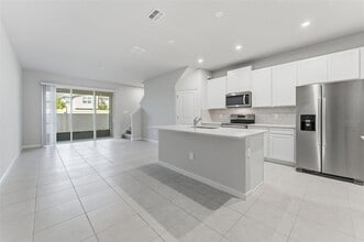 3264 Timber Xing Ave in Brandon, FL - Building Photo - Building Photo