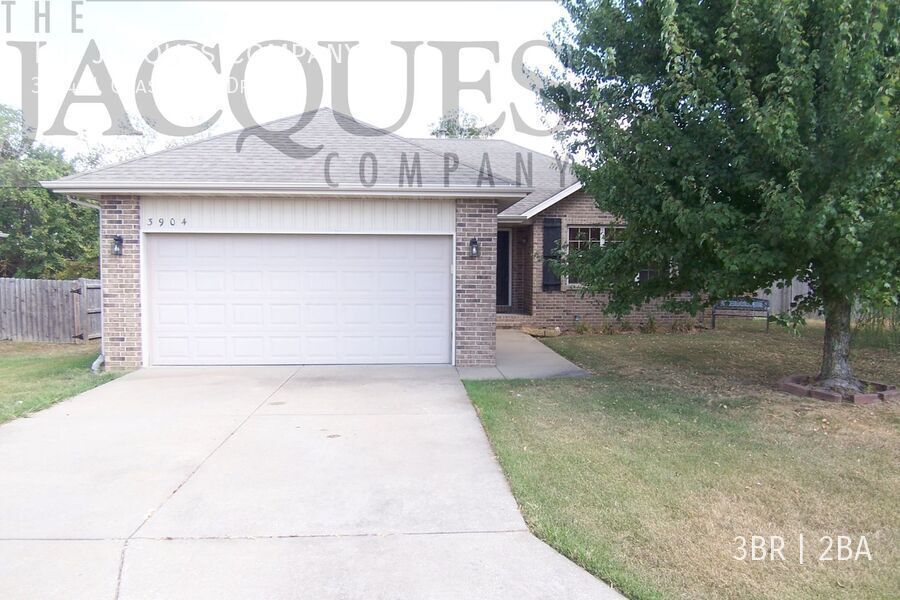 3904 N Grassland Dr in Ozark, MO - Building Photo