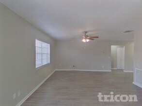 309 Regal Park Dr in Valrico, FL - Foto de edificio - Building Photo