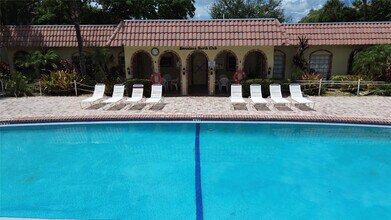 251 S Cypress Rd in Pompano Beach, FL - Building Photo - Building Photo