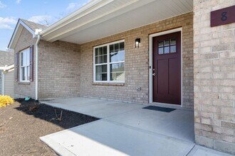 8 Persimmon Dr in Hamilton, OH - Building Photo - Building Photo