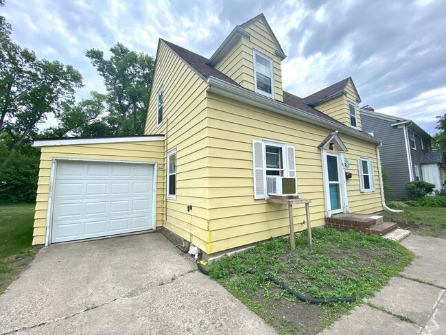 1421 N University Dr in Fargo, ND - Building Photo - Building Photo