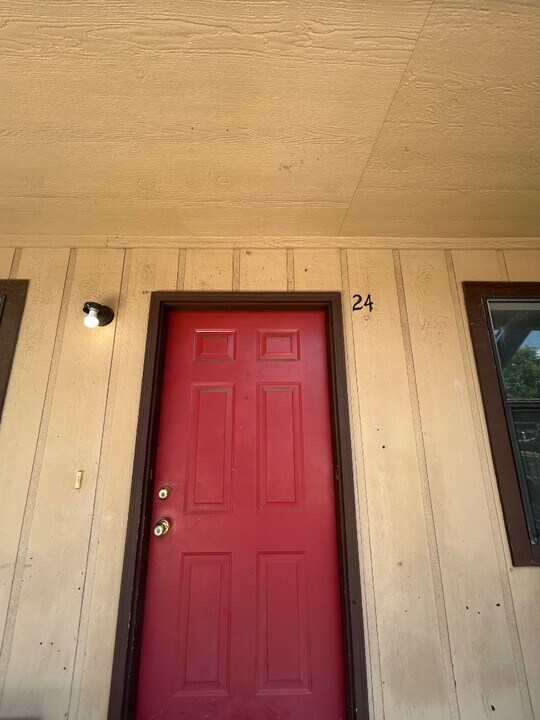 725 N Vinita Ave in Tahlequah, OK - Building Photo