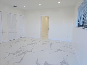 891 W 53rd St in Hialeah, FL - Foto de edificio - Building Photo
