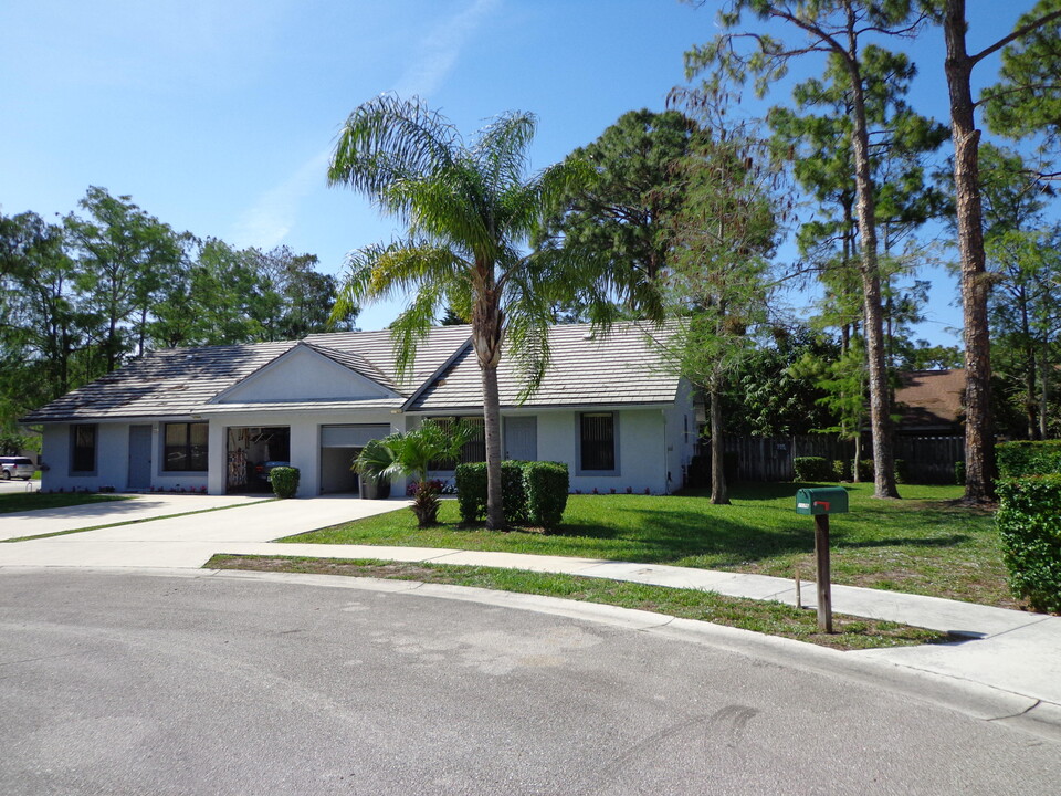1168 Amaryllis Ct in Wellington, FL - Foto de edificio
