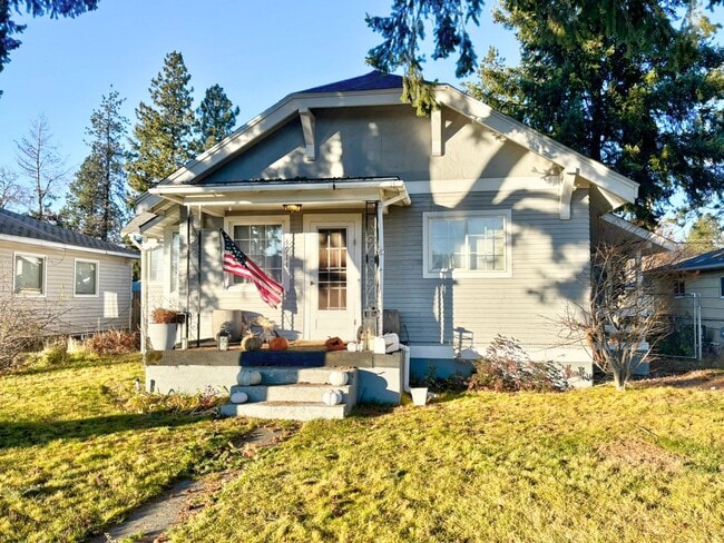 property at 3914 W Hoffman Ave