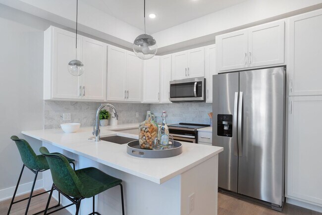 Washington Court (52 W) in Philadelphia, PA - Building Photo - Building Photo