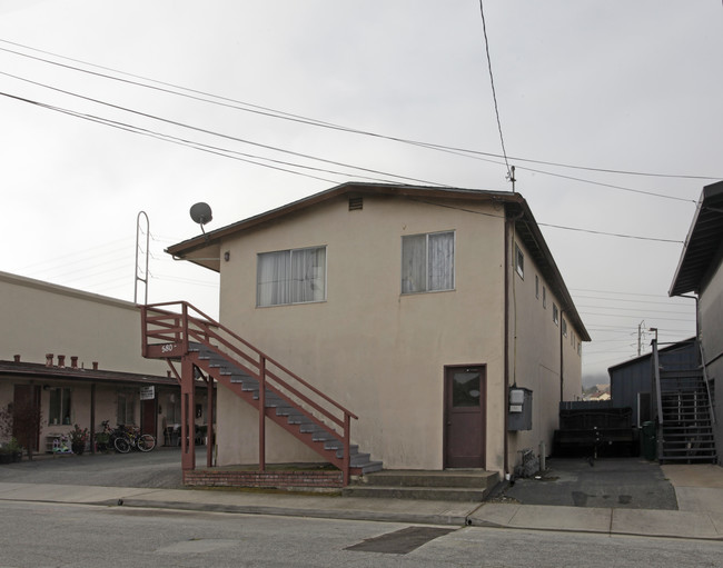 580-590 Charles Ave in Seaside, CA - Foto de edificio - Building Photo