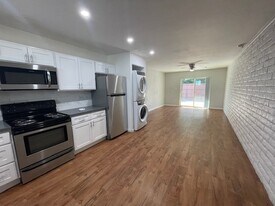 Granada Gardens in Phoenix, AZ - Building Photo