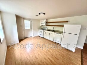 1233 Collins Hwy in Pikeville, KY - Building Photo - Building Photo