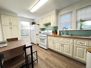 157 Clinton Ave in Huntington, NY - Building Photo - Building Photo