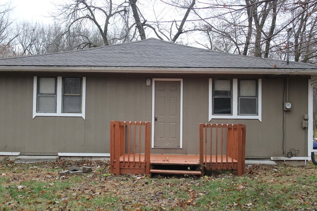 1124 Cherokee St in Leavenworth, KS - Building Photo - Building Photo