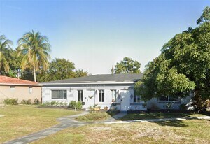 365 NW 103rd St in Miami, FL - Building Photo